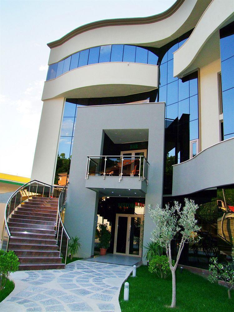 Green House Hotel & Restaurant Tirana Exterior foto