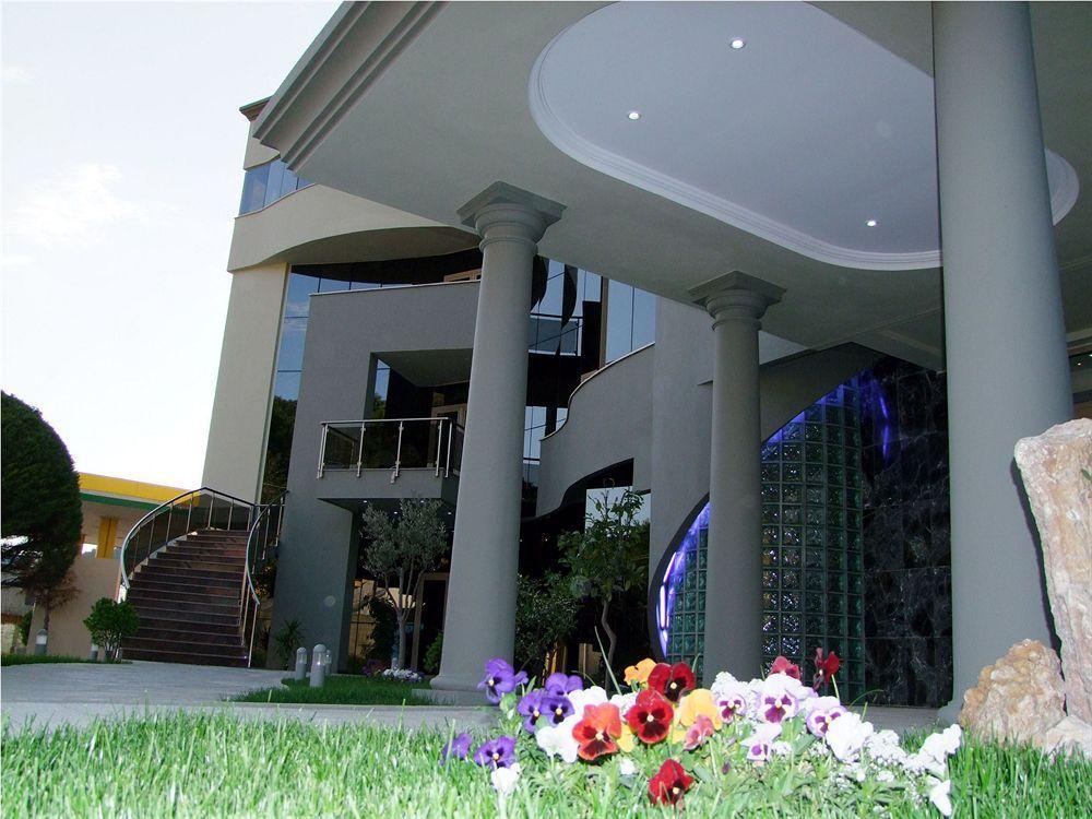 Green House Hotel & Restaurant Tirana Exterior foto
